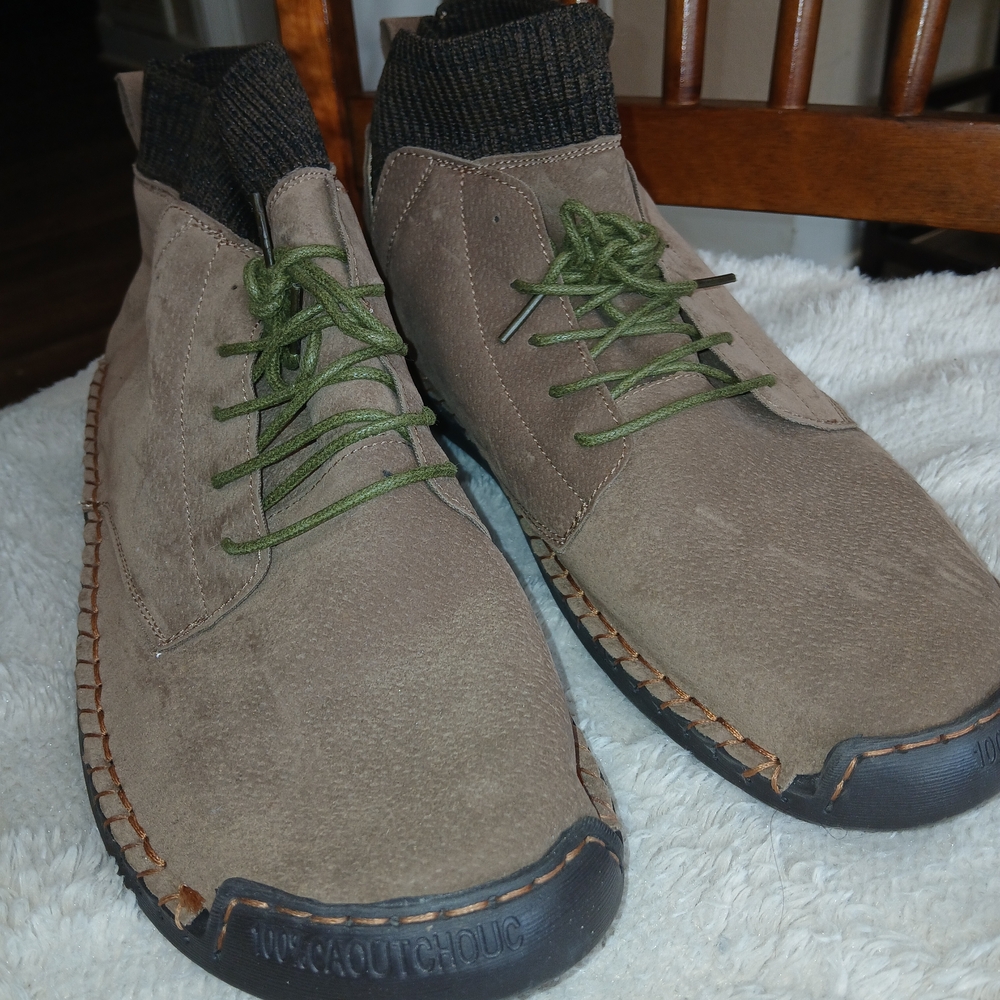 Stylish Tan Chukka Boots with Green Laces